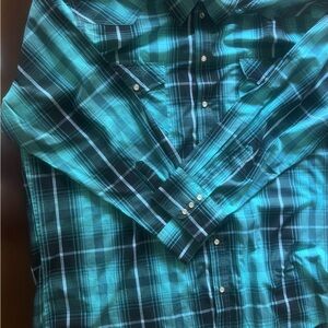 Cotton polyester blend button down shirt